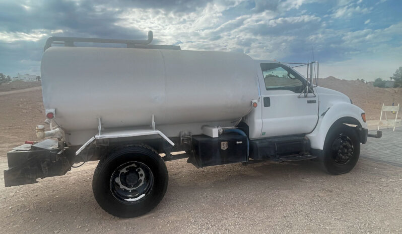 2004 Ford F750 Water Tank Truck for contstruction.