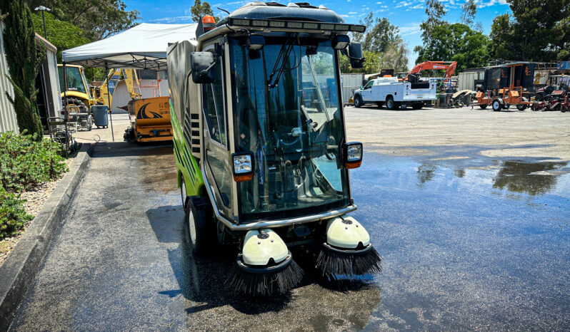 Tennant 525 HS Green Machine Sweeper – Ride On full