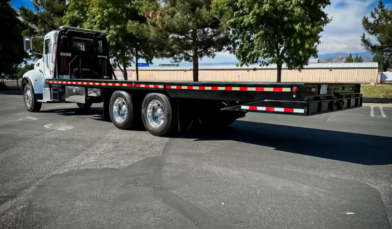 2014 Peterbilt 348 Flatbed Truck – Hydraulic Tail full