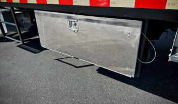 2014 Peterbilt 348 Flatbed Truck – Hydraulic Tail full