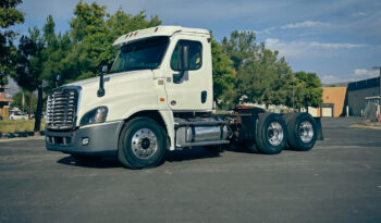 Image of a 2015 Freightliner 125 Tractor Truck featuring a powerful Detroit Diesel DD13 Engine, Diesel fuel, and 4WD capability.